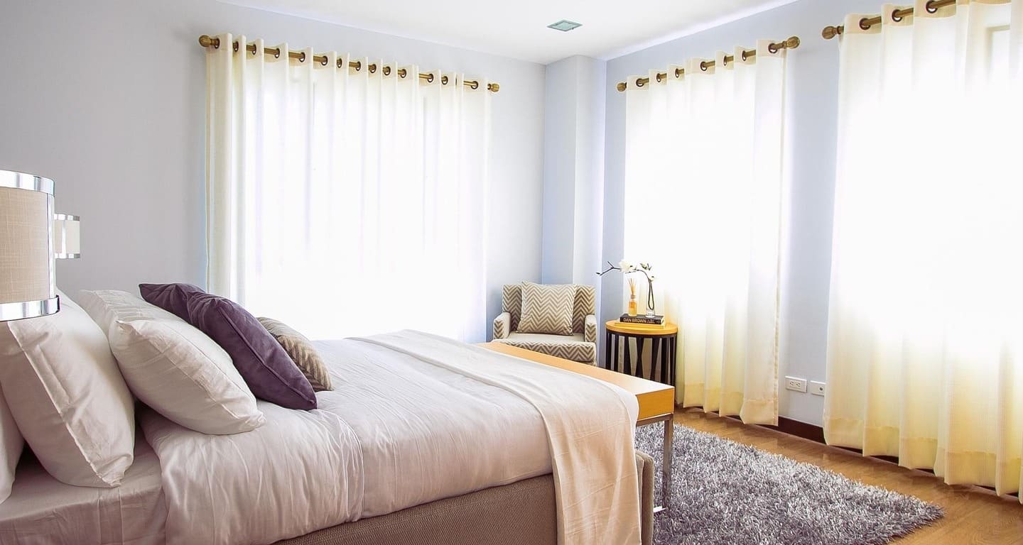 Шторы в интерьере спальни на Кипре | Bedroom window curtains Cyprus