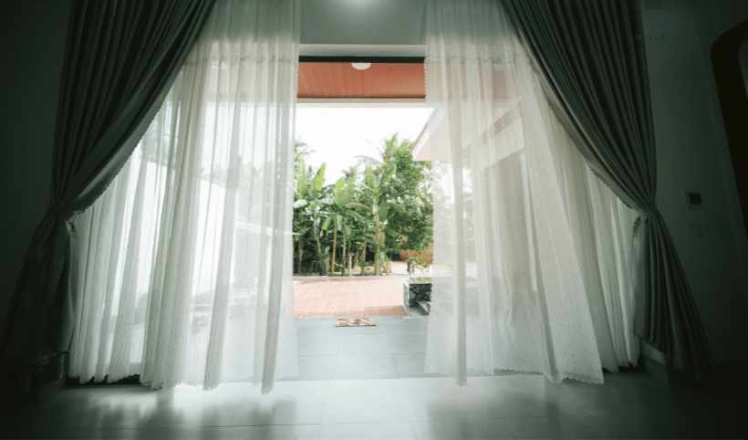 Образцы тканей в салоне штор Лимасол | Curtain fabric samples showroom Limassol
